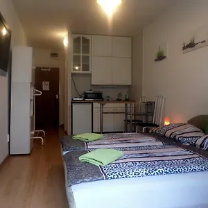 Leslie Apartment